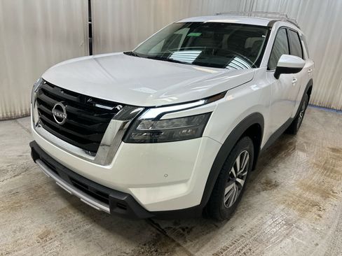 New 2025 Nissan Pathfinder SL image 9