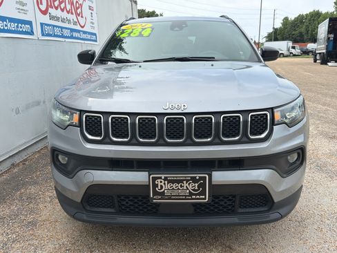 Used 2024 Jeep Compass Latitude AWD/4WD image 5