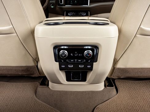 Used 2023 GMC Yukon Denali w/ Denali Reserve Package image 31