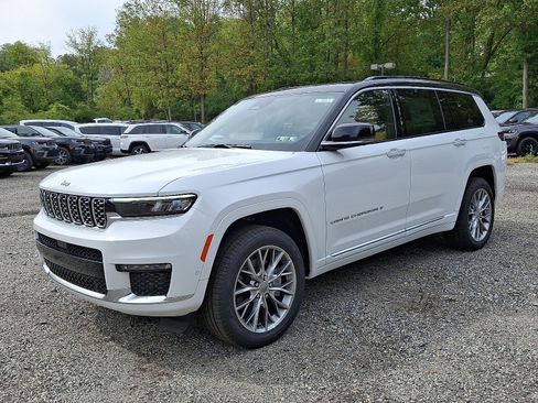 New 2025 Jeep Grand Cherokee L Summit w/ Luxury Tech Group V image 2