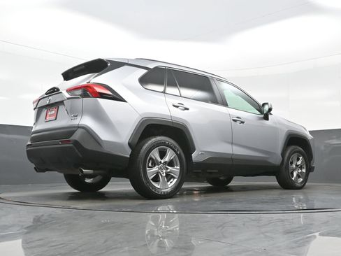 Used 2025 Toyota RAV4 XLE AWD/4WD image 32