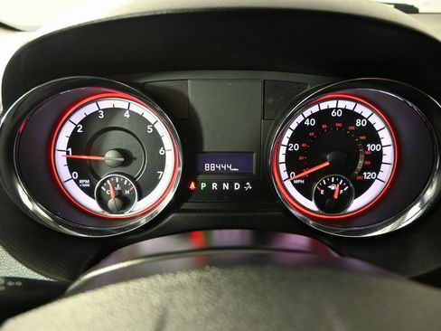 Used 2019 Dodge Grand Caravan SE w/ UConnect Hands-Free Group image 25