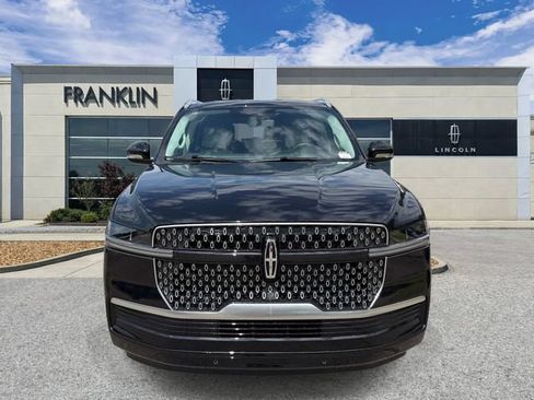 New 2026 Lincoln Navigator Premiere AWD/4WD image 2