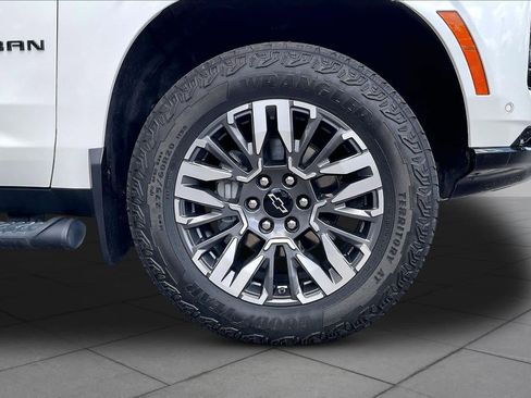 Certified 2025 Chevrolet Suburban Z71 w/ Comfort Package AWD/4WD image 10