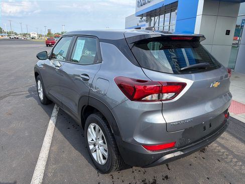 Used 2021 Chevrolet TrailBlazer LS FWD image 2