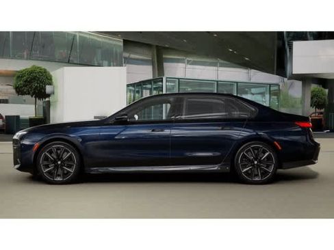 New 2026 BMW 740i w/ Luxury Rear Seating Package image 4