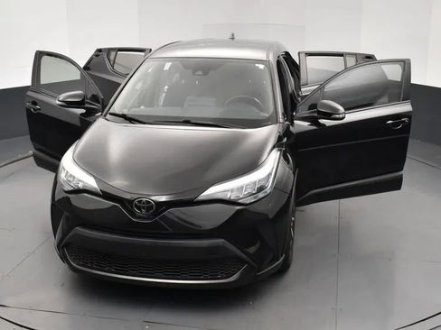 Used 2022 Toyota C-HR XLE image 10