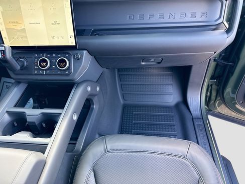 New 2026 Land Rover Defender 110 X-Dynamic SE AWD/4WD image 18