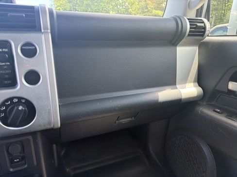 Used 2008 Toyota FJ Cruiser 4WD image 22