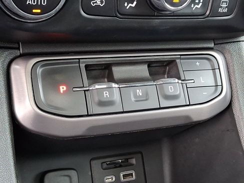 Used 2023 GMC Acadia AT4 w/ Technology Package image 17