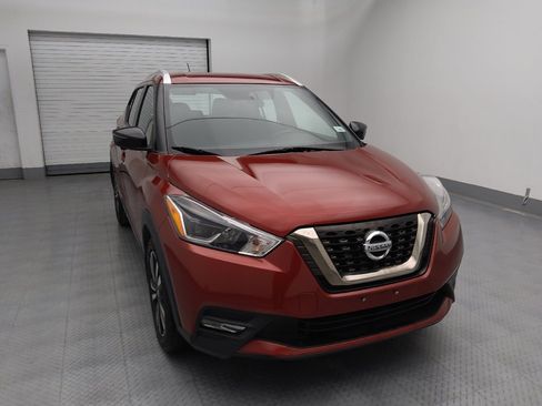 Used 2019 Nissan Kicks SR image 14