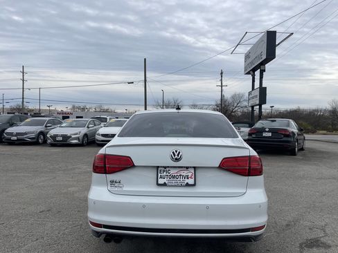 Used 2017 Volkswagen Jetta GLI image 7