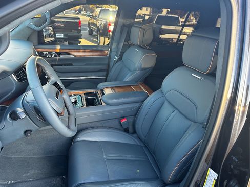 Used 2022 Jeep Grand Wagoneer Series II w/ Flexible Seating Group image 21