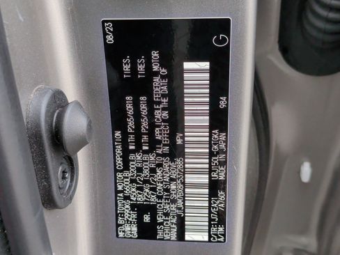 Used 2023 Lexus GX 460 Premium w/ Premium Package image 40