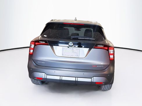 Used 2025 Nissan Kicks SR AWD/4WD image 7