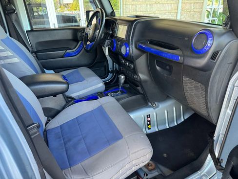 Used 2012 Jeep Wrangler Unlimited Sahara w/ Connectivity Group image 30