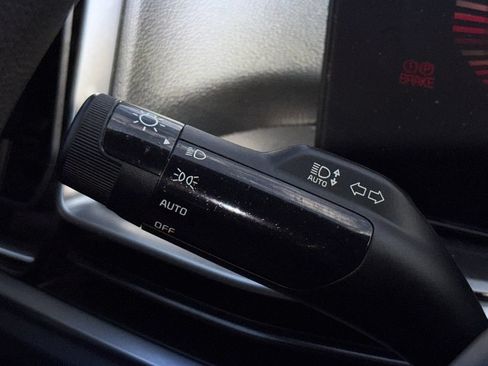 Used 2025 Kia Sorento LX FWD image 12
