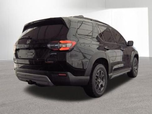 Used 2023 Honda Pilot TrailSport image 3