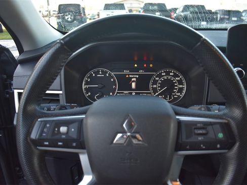 Used 2023 Mitsubishi Outlander SE image 29