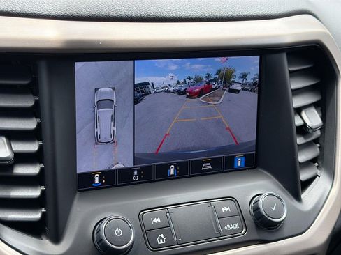 Used 2023 GMC Acadia Denali w/ Denali Technology Package FWD image 13