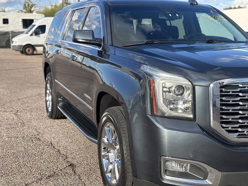 Used 2019 GMC Yukon XL Denali image 14