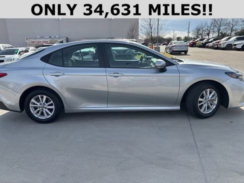 Used 2025 Toyota Camry LE image 2