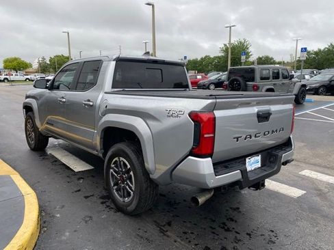 Used 2025 Toyota Tacoma TRD Sport w/ TRD Sport Upgrade Package image 7