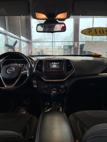 Used 2015 Jeep Cherokee Latitude AWD/4WD image 30