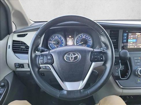 Used 2016 Toyota Sienna XLE image 20