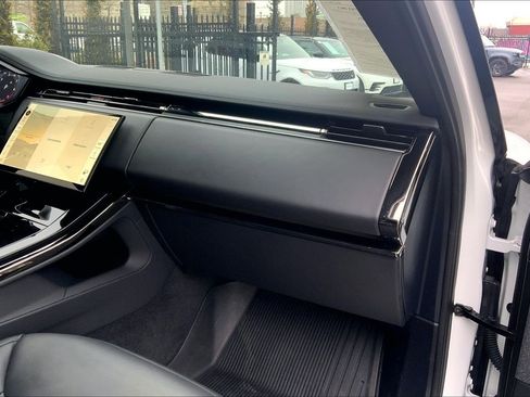 Used 2024 Land Rover Range Rover Sport SE image 18