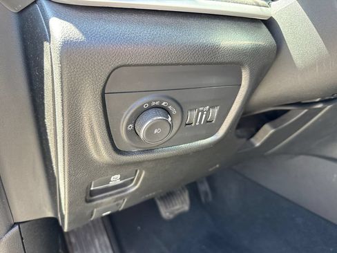 Used 2023 Jeep Grand Cherokee Limited w/ Black Appearance Package AWD/4WD image 16