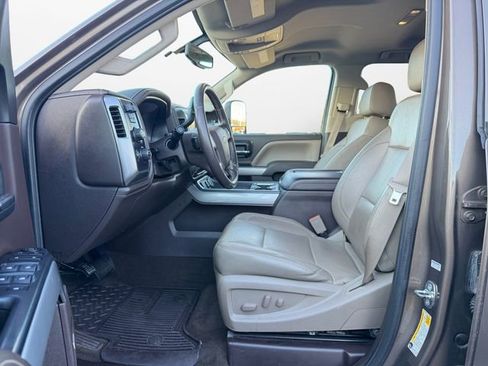 Used 2015 Chevrolet Silverado 2500 LTZ w/ LTZ Plus Package image 9