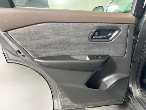 Used 2023 Nissan Rogue S image 26