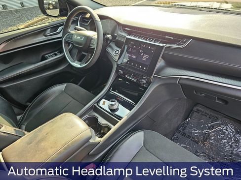 Used 2025 Jeep Grand Cherokee Altitude image 19
