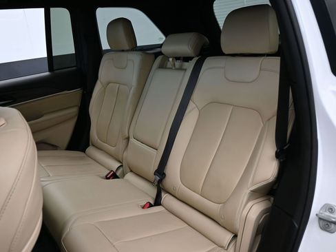 Used 2023 Jeep Grand Cherokee Limited image 33