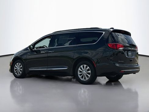 Used 2017 Chrysler Pacifica Touring-L FWD image 13