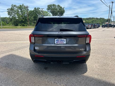 Used 2025 Ford Explorer ST-Line w/ ST-Line Street Pack AWD/4WD image 14
