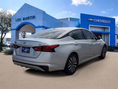 Used 2023 Nissan Altima 2.5 SV