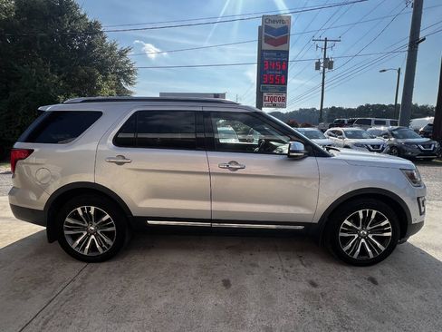 Used 2017 Ford Explorer Platinum AWD/4WD image 5