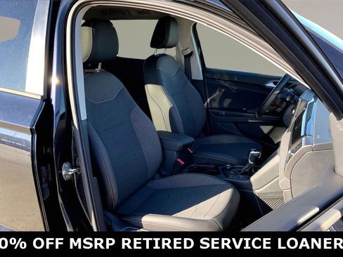 Certified 2025 Volkswagen Taos SE image 7