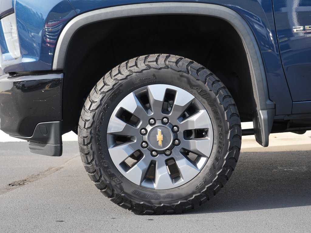 Used 2021 Chevrolet Silverado 2500 Custom w/ Custom Value Package AWD/4WD image 11