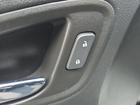 Used 2022 Chevrolet Colorado Z71 w/ Safety Package image 13