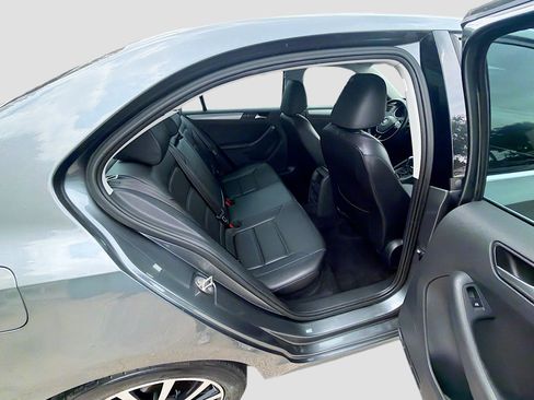 Used 2017 Volkswagen Jetta SE FWD image 27