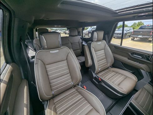 New 2026 GMC Yukon Denali Ultimate AWD/4WD image 15