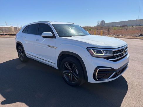 Used 2021 Volkswagen Atlas Cross Sport SE image 3