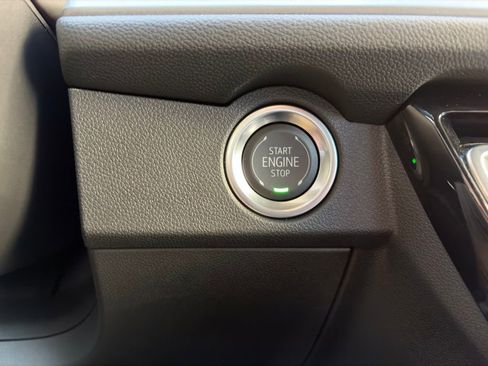 Used 2025 Chevrolet Traverse LT w/ LPO, Floor Liner Package image 25