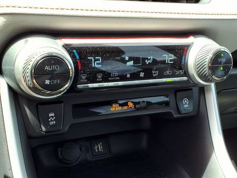 Used 2025 Toyota RAV4 XLE image 19