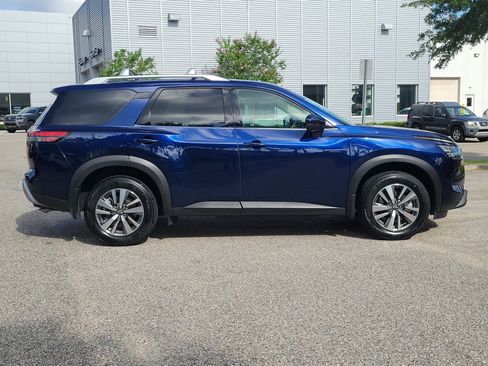 Certified 2025 Nissan Pathfinder SL FWD image 4