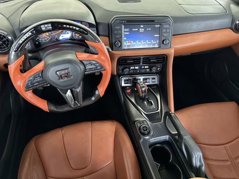 Used 2020 Nissan GT-R Premium w/ Premium Interior Package image 15