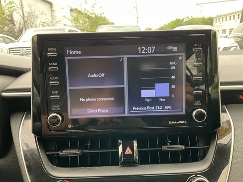 Used 2021 Toyota Corolla LE FWD image 18
